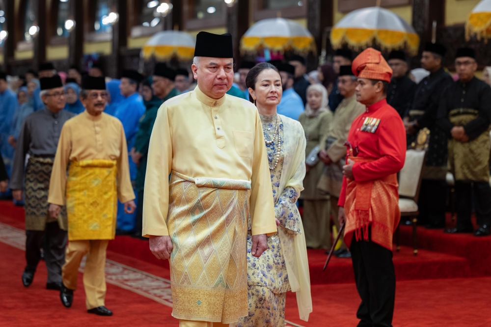 Sultan Nazrin Shah and Raja Permaisuri Perak Tuanku Zara Salim arrive for the investiture ceremony at Istana Iskandariah, in Kuala Kangsar on Nov 16, 2024. — Bernama pic