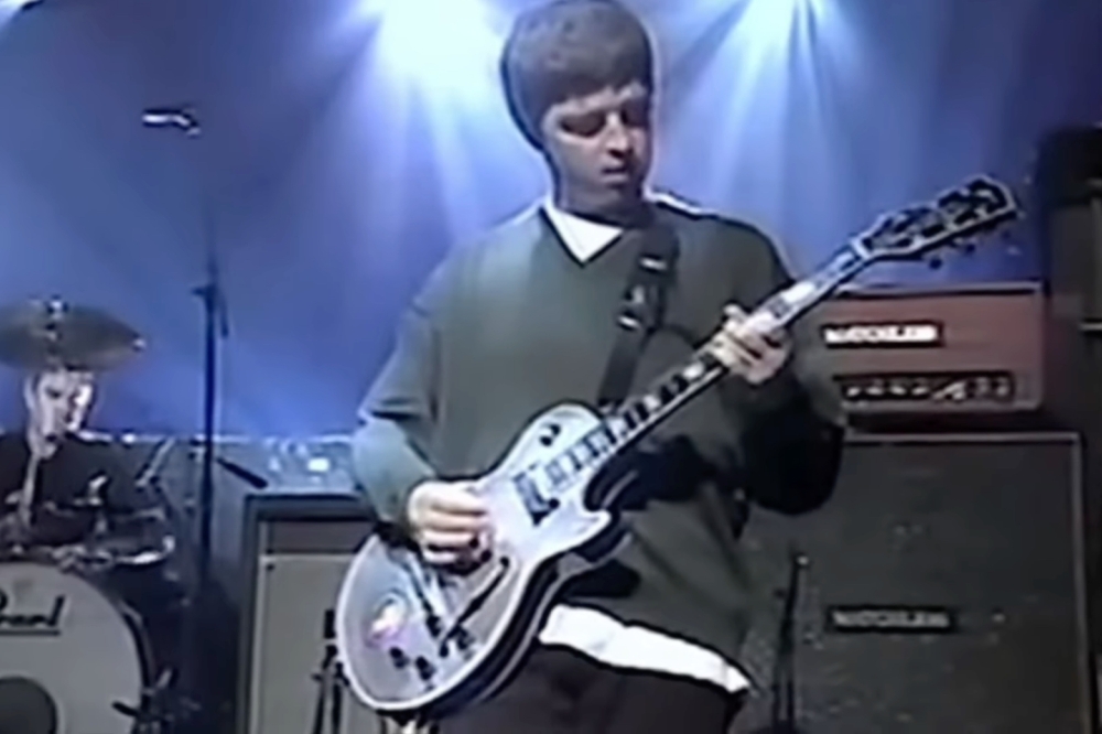 Noel Gallagher pictured playing the custom Silver Sparkle Gibson Les Paul Florentine guitar. — Picture from YouTube