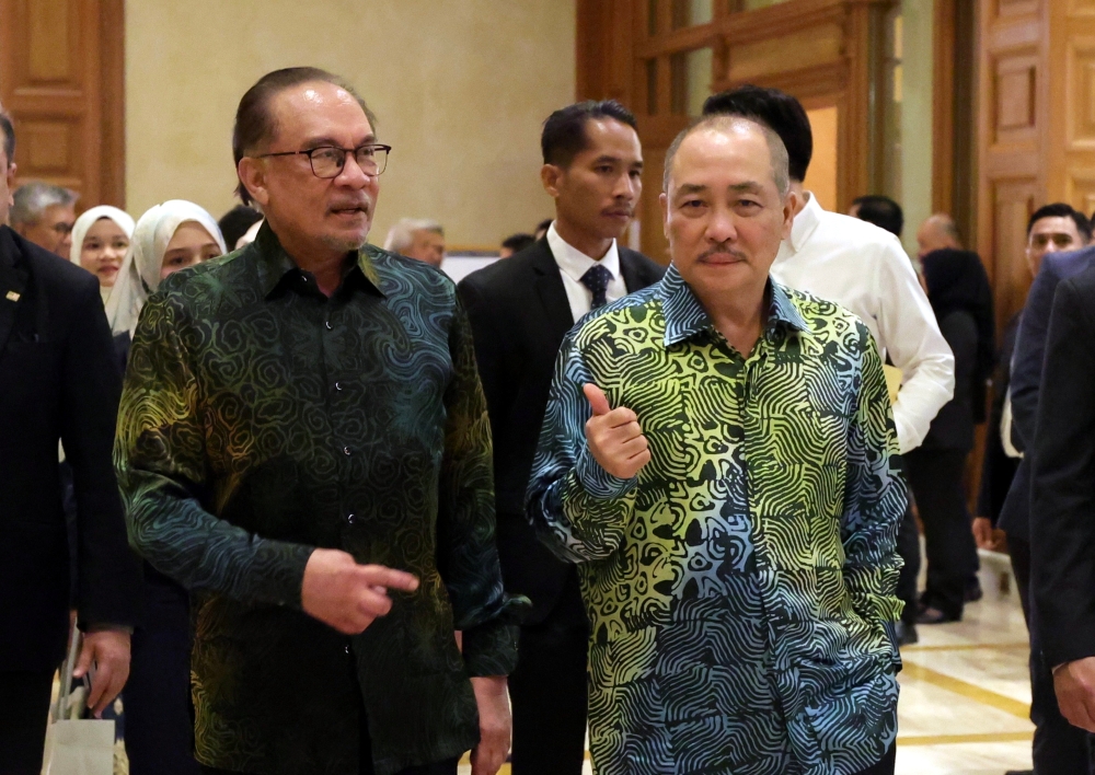 Sabah Chief Minister Datuk Seri Hajiji Noor (right) said Gabungan Rakyat Sabah must weather this new issue to prove its resilience. — Bernama pic