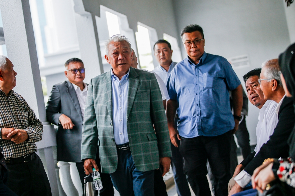 File photo of Kinabatangan MP, Datuk Seri Bung Moktar Radin (centre), attending a hearing at the Kuala Lumpur High Court Complex in September 2023. — Picture by Hari Anggara.