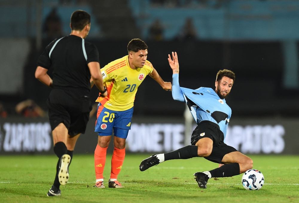 Tottenham’s Rodrigo Bentancur (right) was today given a seven-match domestic ban by the Football Association over an alleged racist remark made about teammate Son Heung-min in a TV interview. — AFP pic