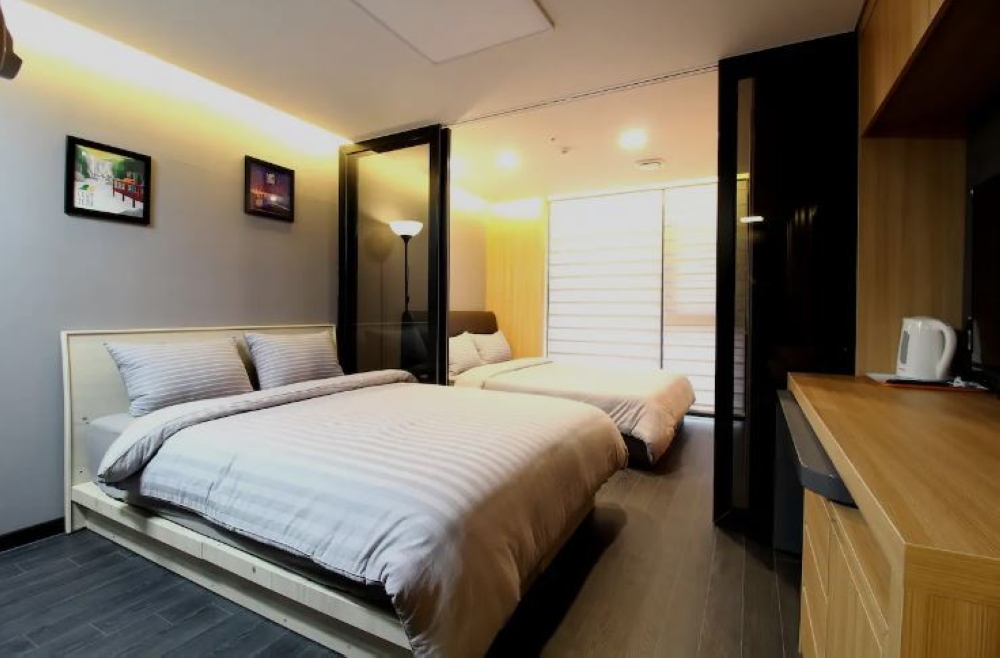 A woman from Jiangsu province, China, was left stunned after mistakenly paying 60,000 yuan for a one-night stay at a hotel apartment in South Korea, confusing the Chinese yuan symbol for the Korean won. — Screenshot of AirBnb.com