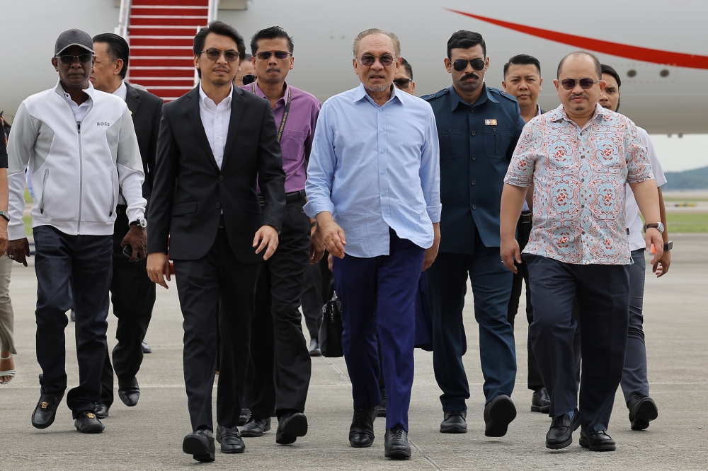 Prime Minister Datuk Seri Anwar Ibrahim arrives at the Kuala Lumpur International Airport in Sepang November 20, 2024. — Bernama pic