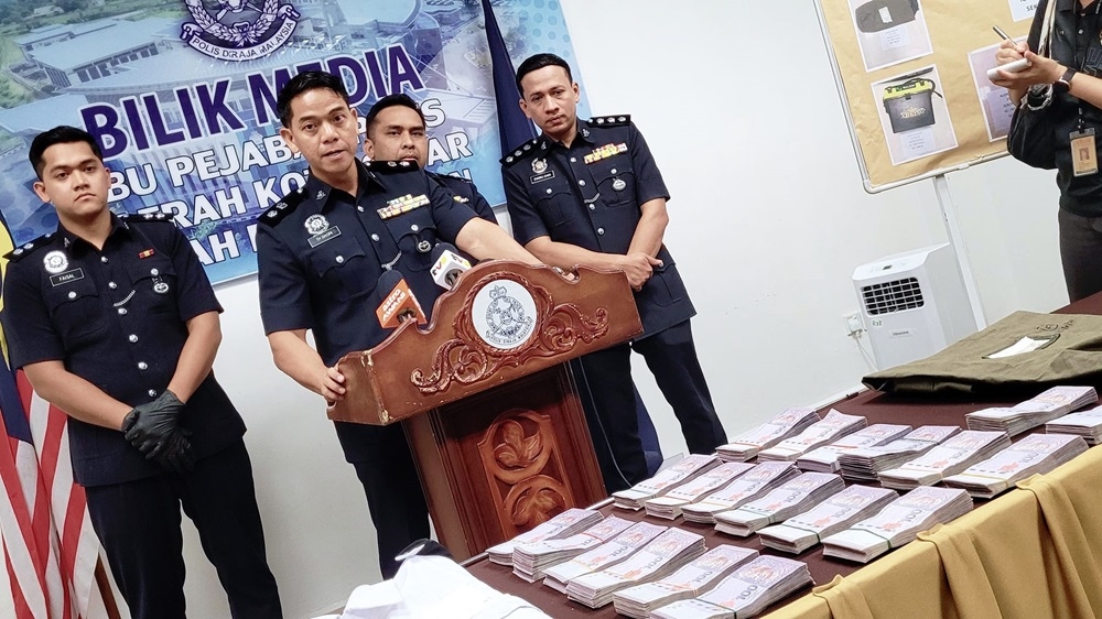 Acting Kota Setar District Police Chief Superintendent Syed Basri Syed Ali said the police detained three security guards from a security firm in Alor Setar for allegedly attempting to embezzle RM200,000 on Tuesday. — Picture via Facebook/Polis Kota Setar