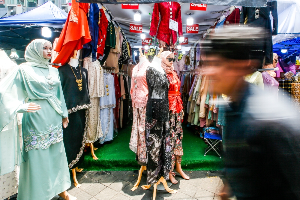 Chief statistician Datuk Seri Mohd Uzir Mahidin said clothing and footwear remained in negative territory and posted -0.2 per cent. — Picture by Hari Anggara
