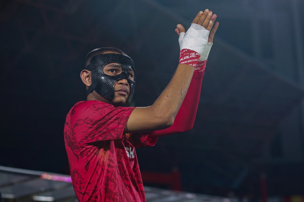 Selangor FC winger Mohamad Faisal Abdul Halim, who is still recovering from an acid attack in May, made an appearance in the team’s warm-up session ahead of the second leg of the FA Cup semi-final 2024/2025 August 3, 2024. The state government has yet to receive any feedback from the police regarding the progress of the investigation into the case involving Faisal Halim, the Selangor State Legislative Assembly was told today. — Bernama pic