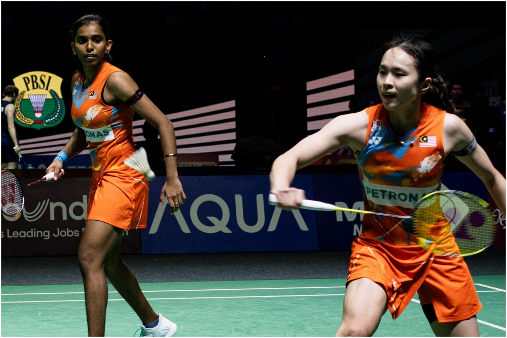 Pearly and Thinaah, ranked world No. 11, were outplayed 16-21, 17-21 by China’s top-ranked pair, Liu Shengshu and Tan Ning. — Bernama file pic