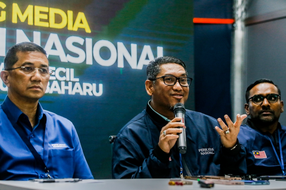 Bersatu vice-president Datuk Seri Ahmad Faizal Azumu (centre) says Perikatan Nasional has yet to determine its strategy for the 16th general election. — Picture by Hari Anggara.