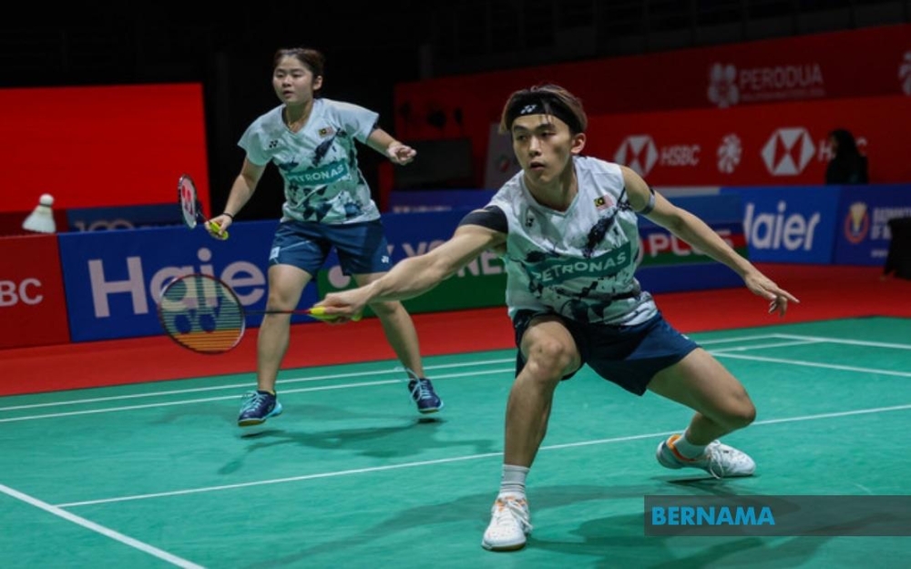 File photo of national mixed doubles pair Hoo Pang Ron (right) and Cheng Su Yin. — Bernama pic