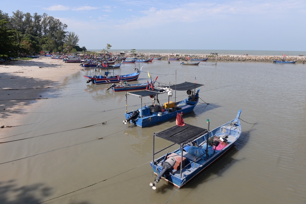 A general view of Teluk Kumbar fishermen hub at Bayan Lepas in Penang August 4, 2023. Yesterday, the media reported Sundarajoo as saying that the state government would not let up on the issue related to Pantai Esen which has been polluted with silt and mud for more than two months. — Picture by KE Ooi