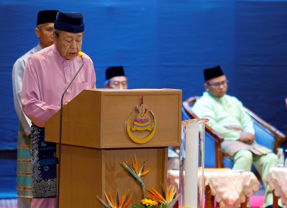 Sultan of Selangor Sultan Sharafuddin Idris Shah delivers a speech during the Multaqa Sultan Sharafuddin Idris Shah Alhaj event titled ‘Ilmu Tasawuf Merungkai Masalah Ummah’ in Shah Alam November 25, 2024. — Bernama pic