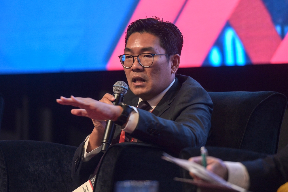 Sim Tze Tzin (PH-Bayan Baru) said BNM is legally obligated to probe both the spikes in insurance premiums and look into claims that private healthcare providers are jacking up prices of its services. — Picture by Shafwan Zaidon