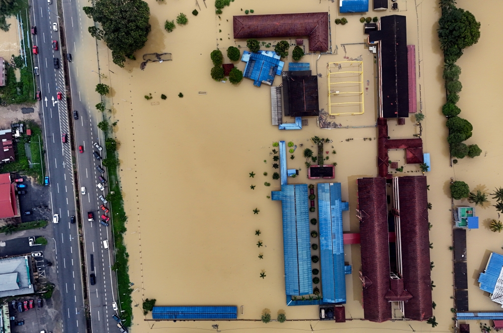 Flood situation in Kuala Berang today. — Bernama pic