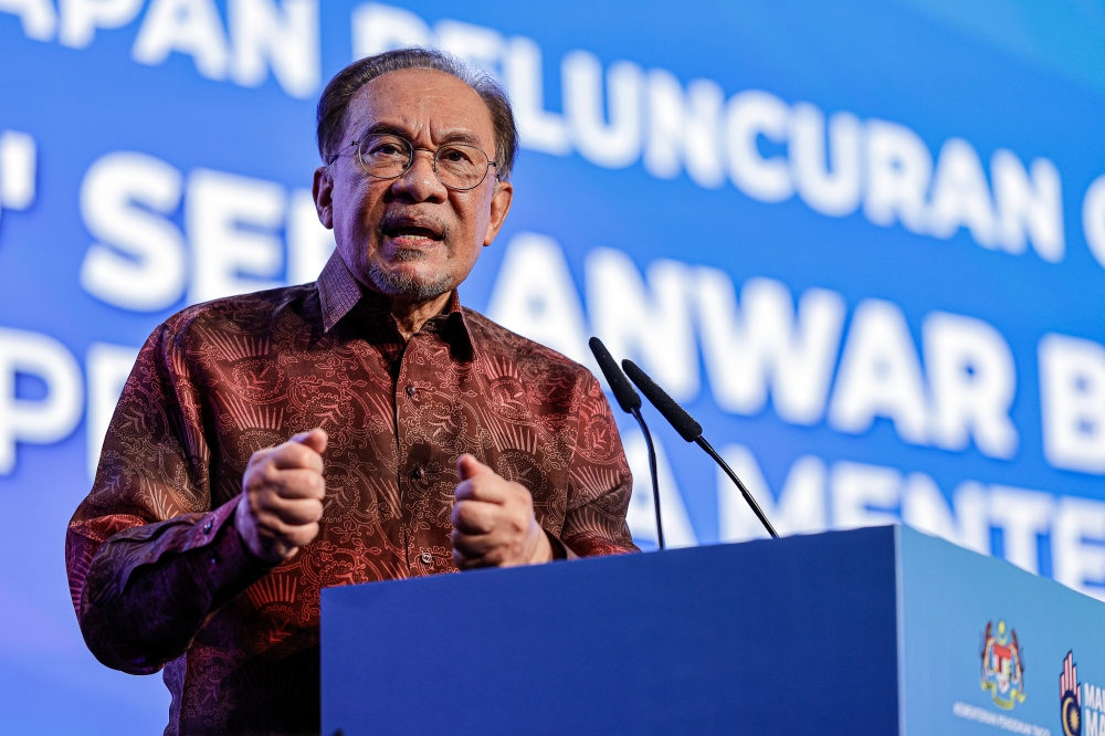Prime Minister Datuk Seri Anwar Ibrahim speaking at the official launch of the Putrajaya Festival of Ideas (Putrajaya FOI) at Putrajaya International Convention Centre, November 28, 2024. –– Bernama pic 