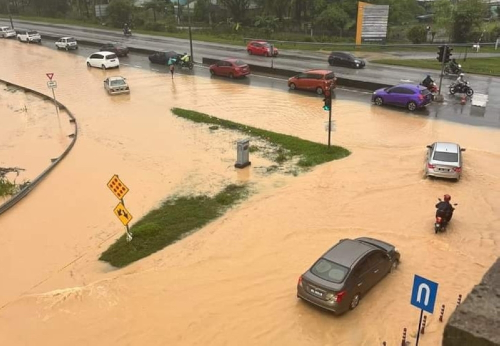 Sepang district headquarters traffic police in a Facebook post announced that the roads closed as of 8am were from Kota Warisan to Bandar Baru Salak Tinggi (BBST) and from Kuala Lumpur International Airport (KLIA) to Kota Warisan. –– Picture from Facebook/Trafik IPD Sepang