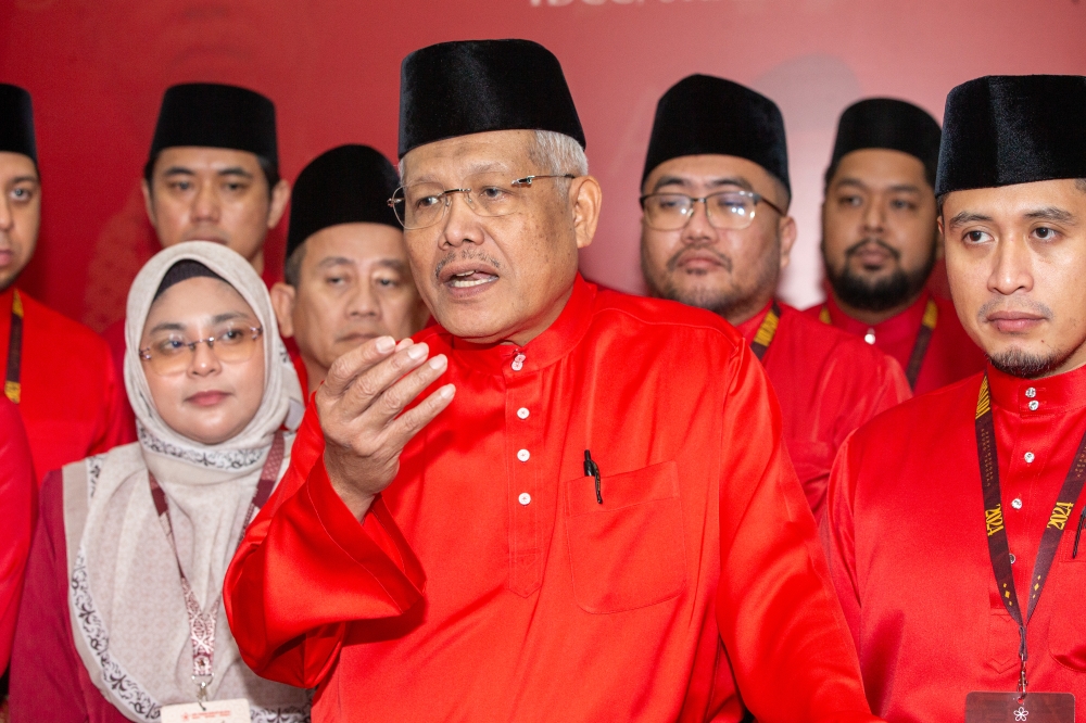 Parti Pribumi Bersatu Malaysia deputy president Datuk Seri Hamzah Zainuddin speaks during a press conference in Shah Alam on November 29, 2024. —Picture By Raymond Manuel