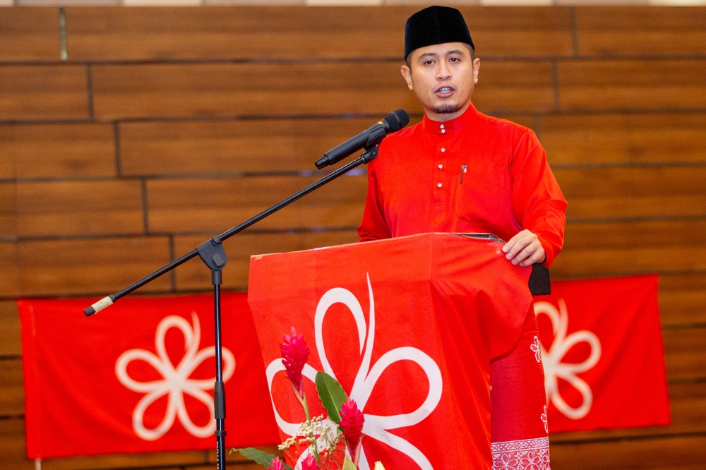 Parti Pribumi Bersatu Armada chief Hilman Idham delivers his speech during the wing’s annual assembly in Shah Alam on November 29, 2024. —Picture By Raymond Manuel