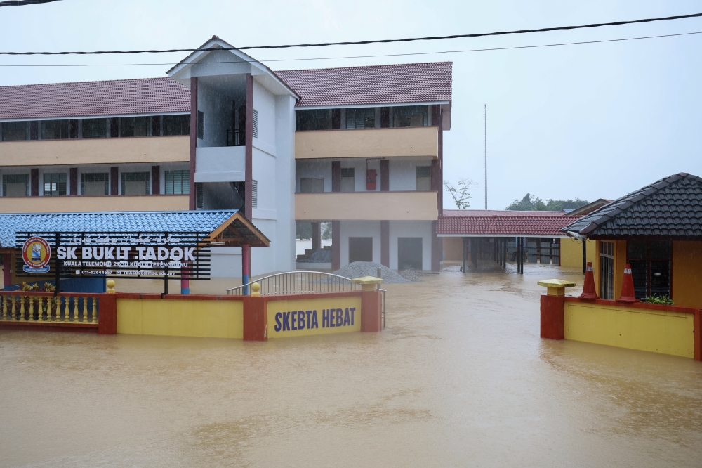 Despite the floods, the SPM examinations will continue as usual. — Bernama pic