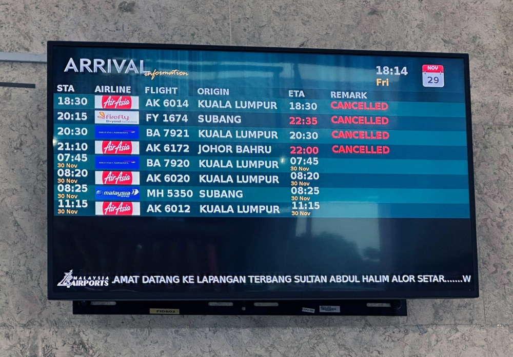 Malaysia Airports issued a Notice to Airmen (Notam) for the Sultan Abdul Halim Airport, temporarily closing the runway due to flooding but stated that the airport terminal remained open. — Bernama pic