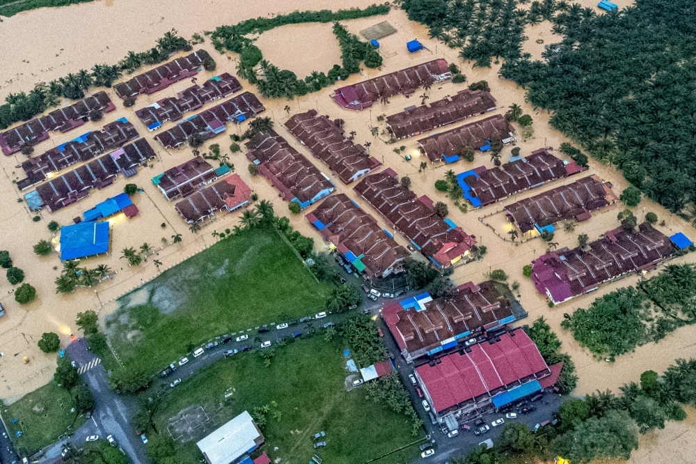 An aerial view of the flooding at Taman Pinggiran Sungai Kelamah in Negeri Sembilan. — Bernama pic