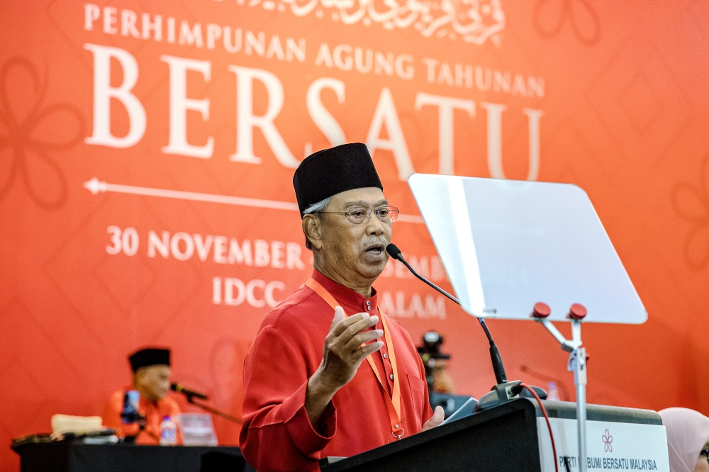 Bersatu president Tan Sri Muhyiddin Yassin addresses delegates at the party’s annual general meeting at Ideal Convention Centre (IDCC) Shah Alam November 30, 2024. — Picture By Firdaus Latif