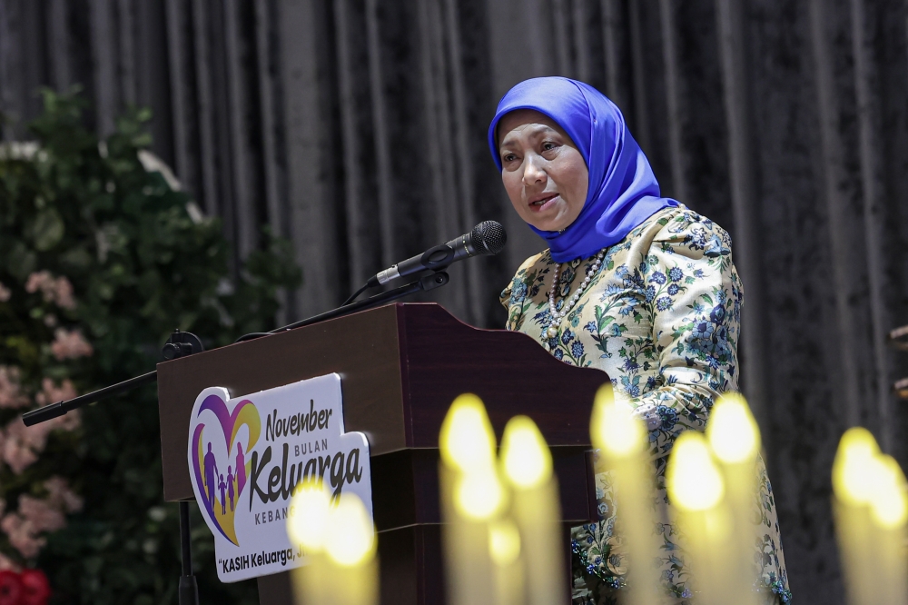Women, Family and Community Development Minister Datuk Seri Nancy Shukri said findings from the Fifth Malaysian Population and Family Survey revealed that 86.8 per cent of single individuals expressed a desire to marry but were hindered by various factors. — Bernama pic