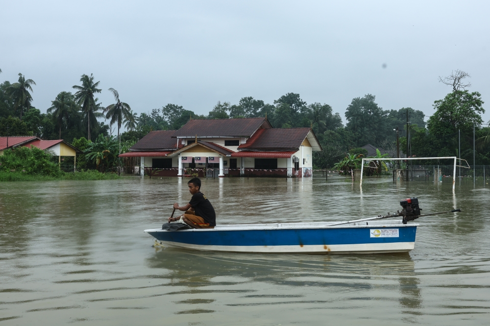 Initial aid from MAIWP will be channelled to the Department of Islamic Development Malaysia’s (JAKIM)/Yayasan Waqaf Malaysia’s Musaadah Fund as well as the Islamic religious councils in states affected by floods. — Bernama pic