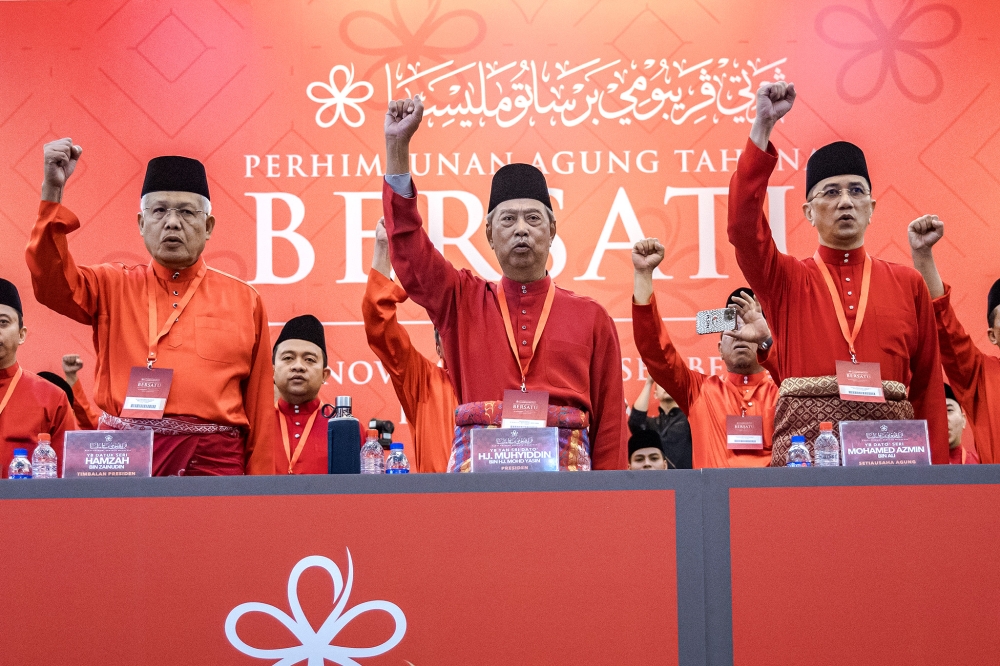 Bersatu president Tan Sri Muhyiddin Yassin rallies delegates during the party’s annual general meeting at Ideal Convention Centre (IDCC) Shah Alam November 30, 2024. — Picture By Firdaus Latif