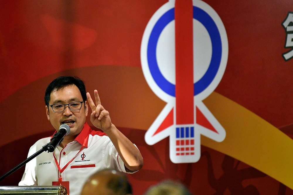 Sarawak DAP chairman, Chong Chieng Jen, has confirmed the party will contest the upcoming state election, which is due by December 2026. — Bernama pic
