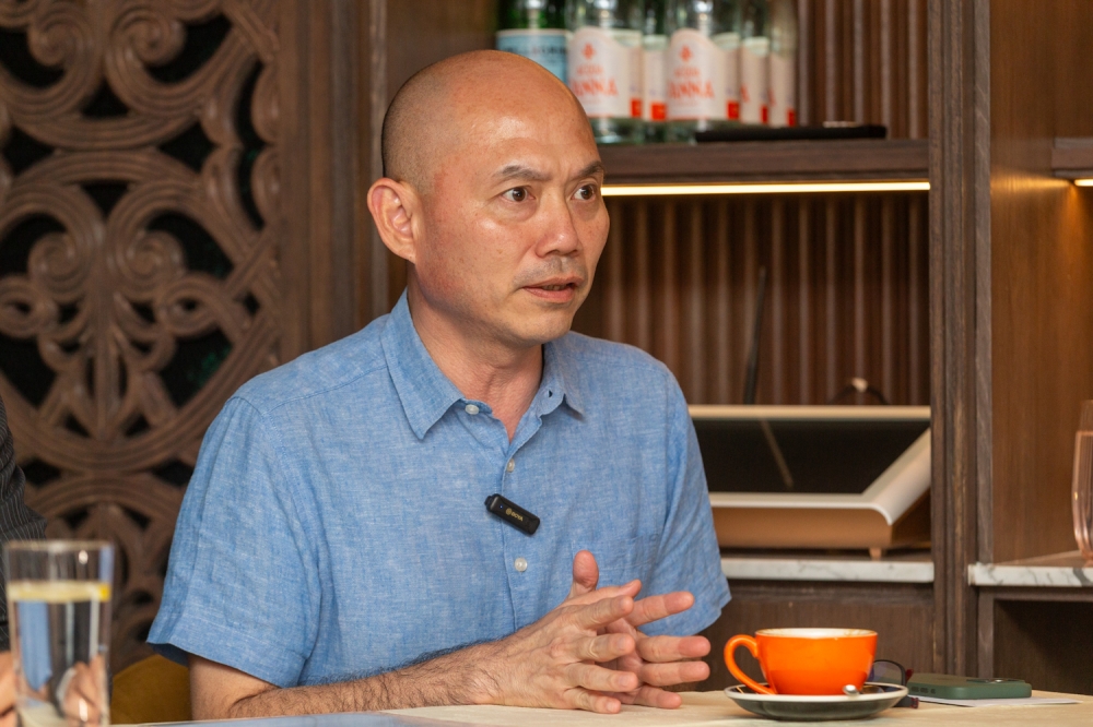 In a statement issued today, Kepong MP Lim Lip Eng argued that Tan Sri Muhyiddin Yassin’s comparison with Dong Zong was misplaced, noting that the organisation solely focuses on safeguarding the right of Malaysian Chinese to learn their mother tongue in schools and does not address economic, social, or religious matters. —Picture by Raymond Manuel.