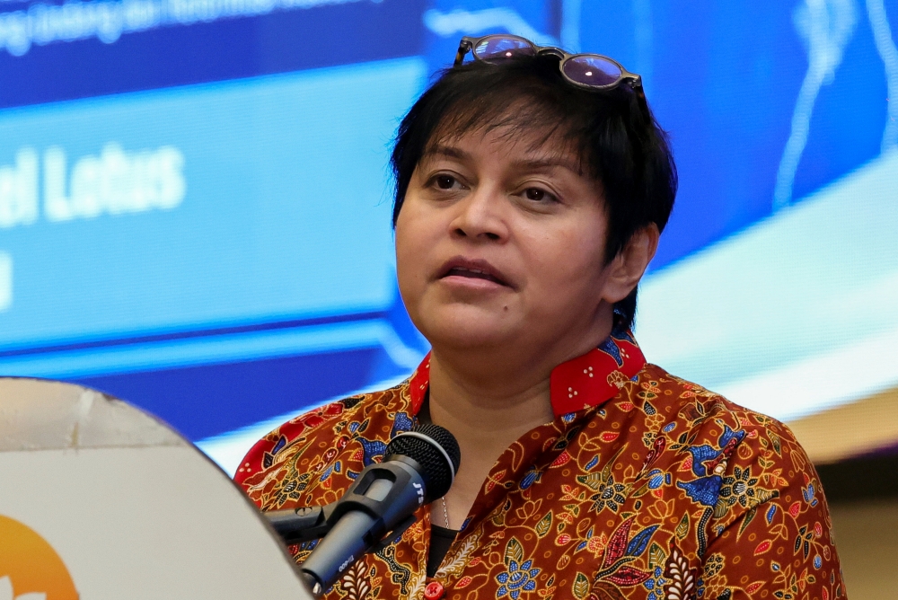 Azalina said that the second reading of the Bill is scheduled for this parliamentary session. — Bernama file pic