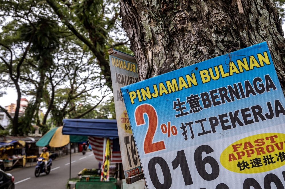 Under the Moneylenders Act 1951, moneylenders are required to apply for a licence from the Registrar of Moneylenders. This licence, unless revoked earlier, is valid for two years, and moneylenders must apply for renewal at least 60 days before it expires. —  Picture by Yusof Mat Isa