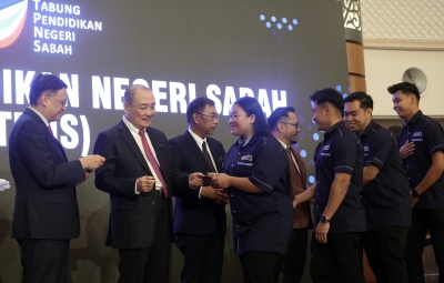 Sabah CM warns civil servants about leaks of classified documents after