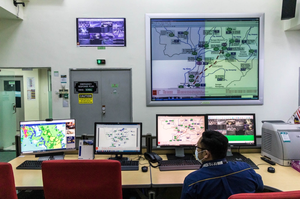 The control centre for the Stormwater Management and Road Tunnel (SMART) in Kuala Lumpur on March 7, 2022. — Picture by Firdaus Latif