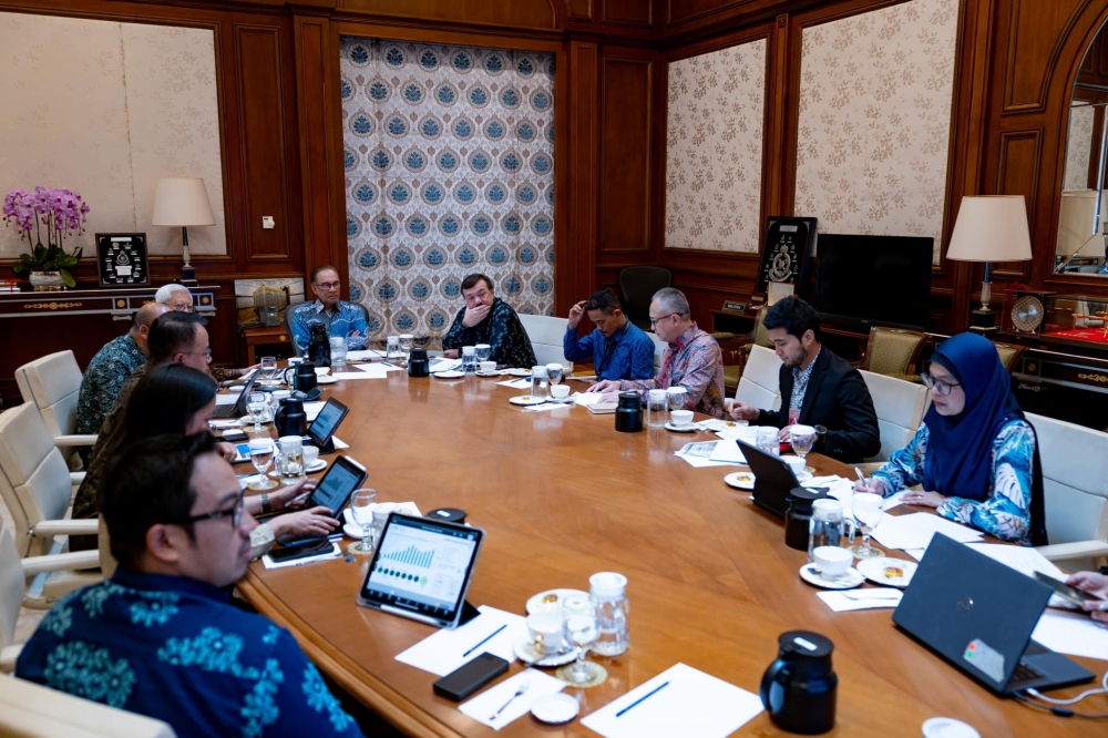 Prime Minister Datuk Seri Anwar Ibrahim chairing the Yayasan Pelaburan Bumiputera Board of Trustees meeting. — Picture from Facebook/Anwar Ibrahim