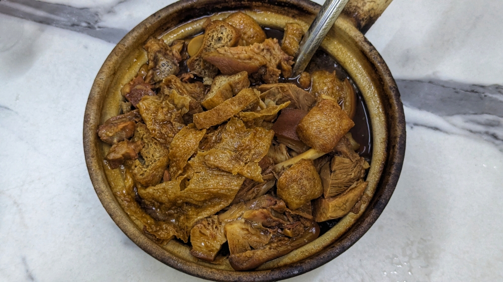 The claypot ‘bak kut teh’ at Xin Win Hiong seems to have rediscovered its form. — Picture by Ethan Lau