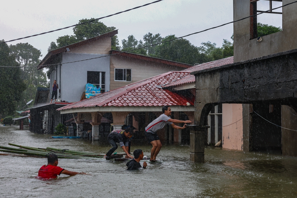 Residents of Kampung Lati in Pasir Mas, Kelantan seek shelter on December 6, 2024 as waters rise due to continuous rainfall since November 27. The current north-east monsoon is expected to send a third round of heavy rains next week. — Bernama pic