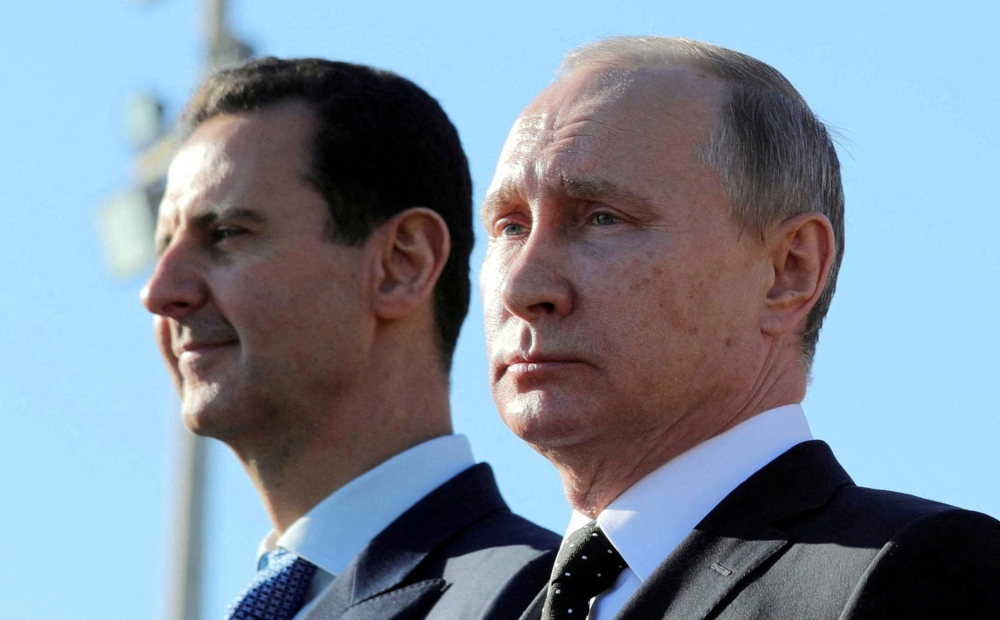 Syrian rebels said Damascus is now free of Assad. — Syria’s army command has notified officers that President Bashar al-Assad’s rule has ended following a lightning rebel offensive, a Syrian officer who was informed of the move told Reuters. Russian President Vladimir Putin and Syrian President Bashar al-Assad visit the Hmeymim air base in Latakia Province, Syria December 11, 2017. — Reuters file pic