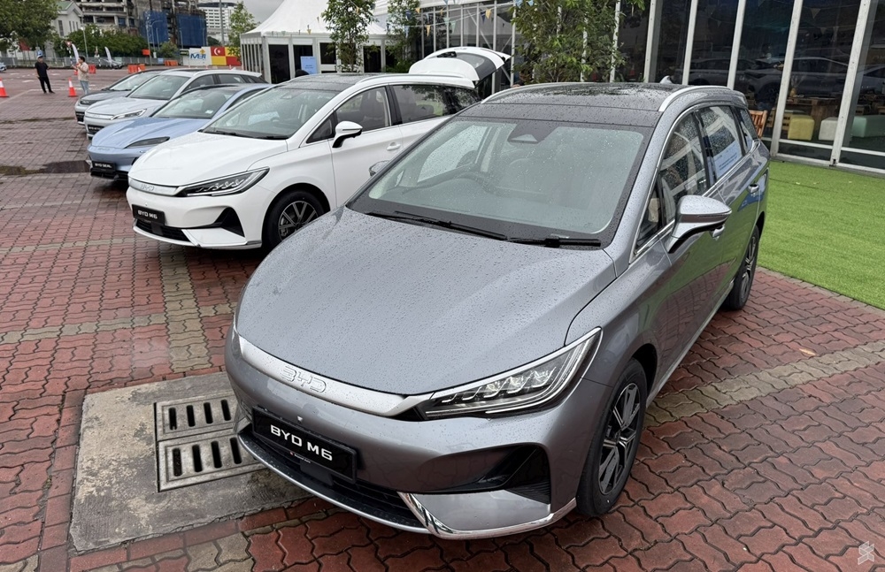 The BYD M6 is the most popular EV model registered in Malaysia last month with 235 units, followed by the Tesla Model 3 at #2 with 197 units, BYD Atto 3 at #3 with 190 units, BYD Seal at #4 with 130 units and the latest BYD Sealion 7 at #5 with 128 units. — SoyaCincau pic 
