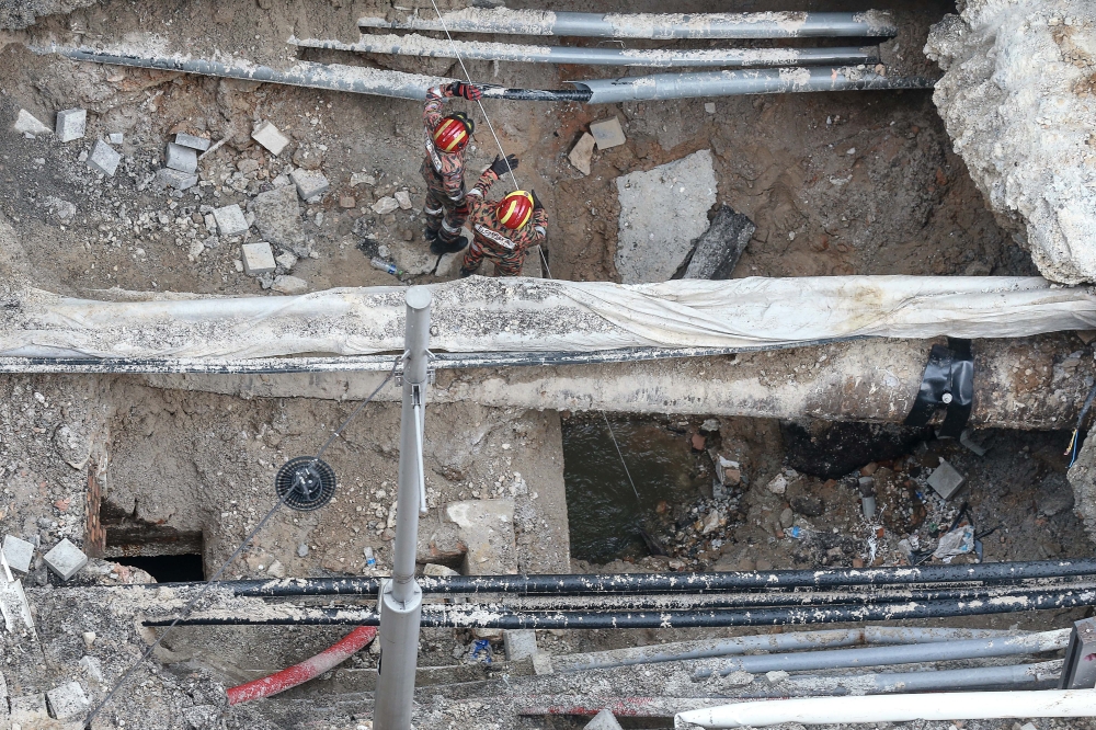  A view of the sinkhole at Jalan Masjid India where a search and rescue operation was held, with pipes for utilities running below the pavement. August 25, 2024. — By Sayuti Zainudin