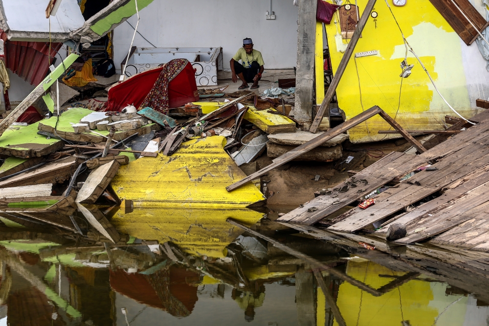 House owner Muhammad Hasbullah Che Harun surveys the flood-damaged remains of his property in Tumpat December 5, 2024. — Bernama pic