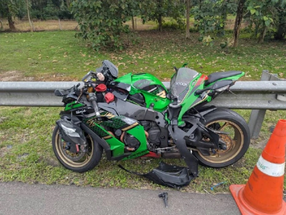 バイク Accident Bike High-powered bike accident on NSE in in Kulai claims life of