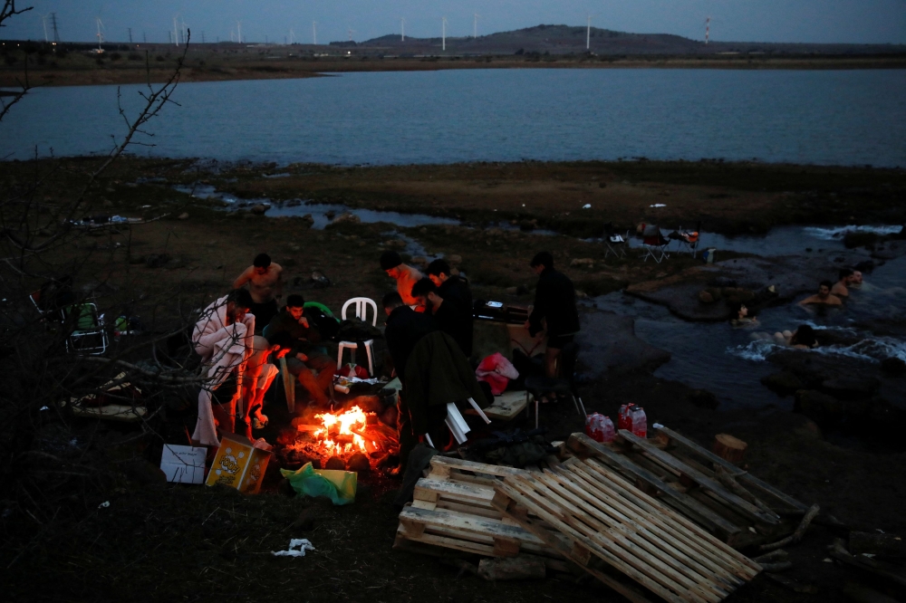 With European countries pausing asylum applications from Syrians, some refugees from Turkey and elsewhere began making their way home. — Reuters pic