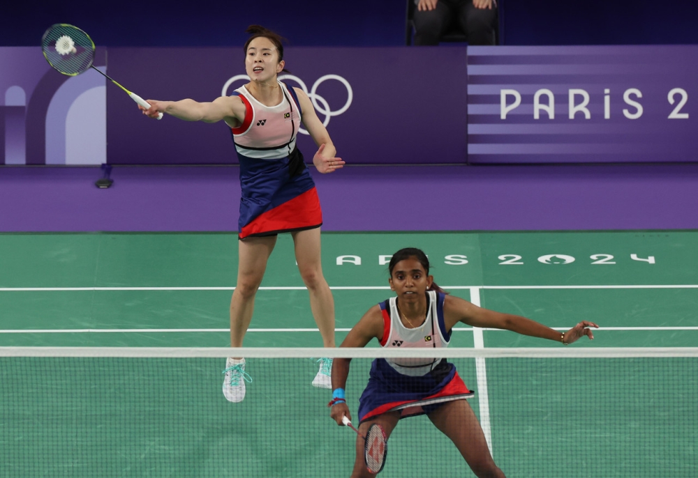 Despite a strong start, Pearly and Thinaah succumbed to the world No. 4 pair in a nail-biting 21-13, 17-21, 18-21 defeat. — Bernama pic