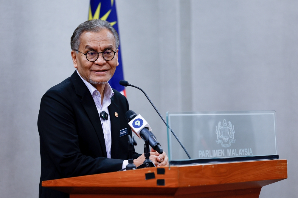 The move to increase the working hours of nurses in hospital wards by three hours under the new Public Service Remuneration System (SSPA) directive underwent multiple rounds of engagement, including with seven trade unions and nurses association, said Health Minister Datuk Seri Dr Dzulkefly Ahmad. — Bernama pic