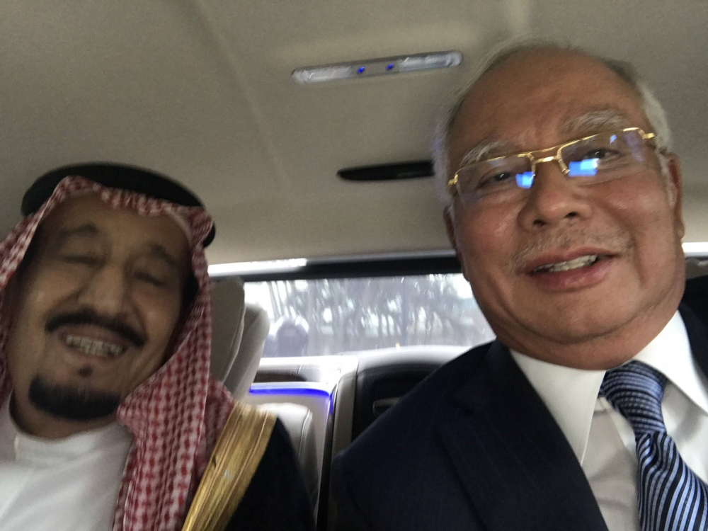 Datuk Seri Najib Razak (right) and Saudi Arabia’s King Salman pose for a photograph together on Feb 27, 2017. — Picture from Facebook/Najib Razak