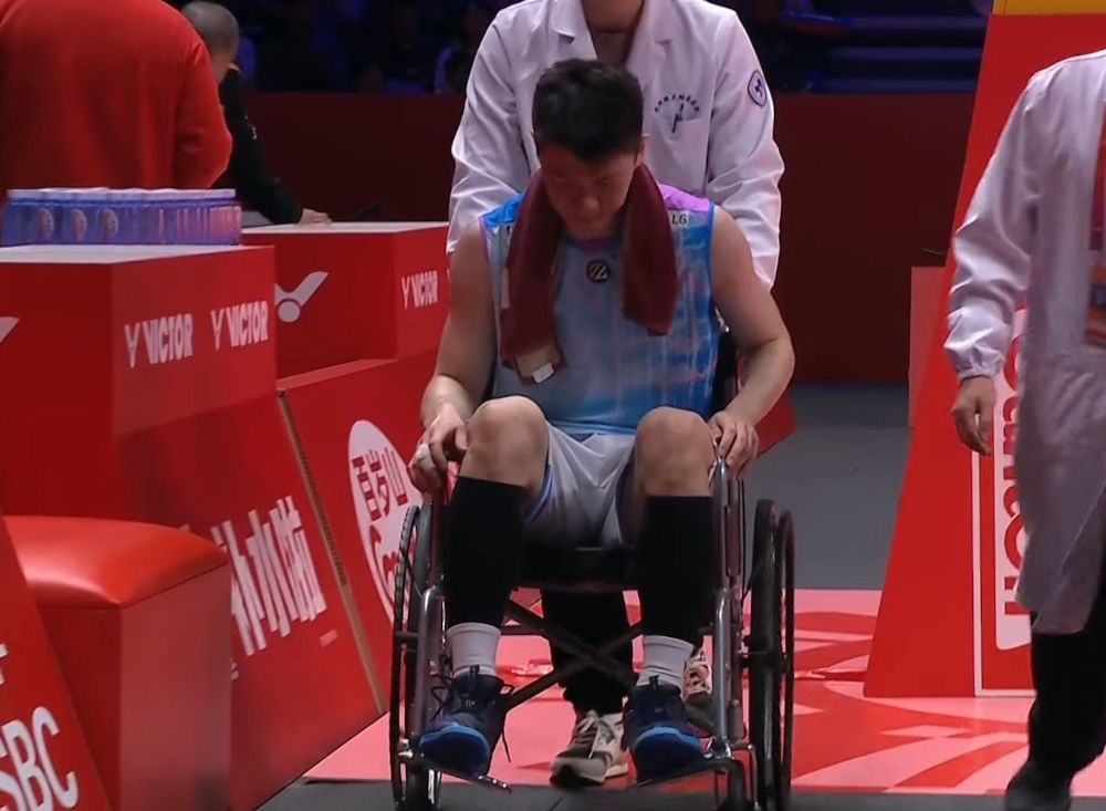The 26-year-old looked set for a third consecutive win, taking the first game 22-20 and leading 13-5 in the second when he fell awkwardly and injured his right ankle while trying to retrieve a drop shot in Hangzhou.