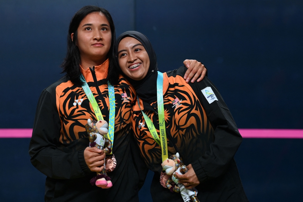 A file photograph shows Malaysia’s Rachel Arnold and Aifa Azman (right) posing on the podium at the Commonwealth Games in Birmingham,  England, August 8, 2022. — AFP pic