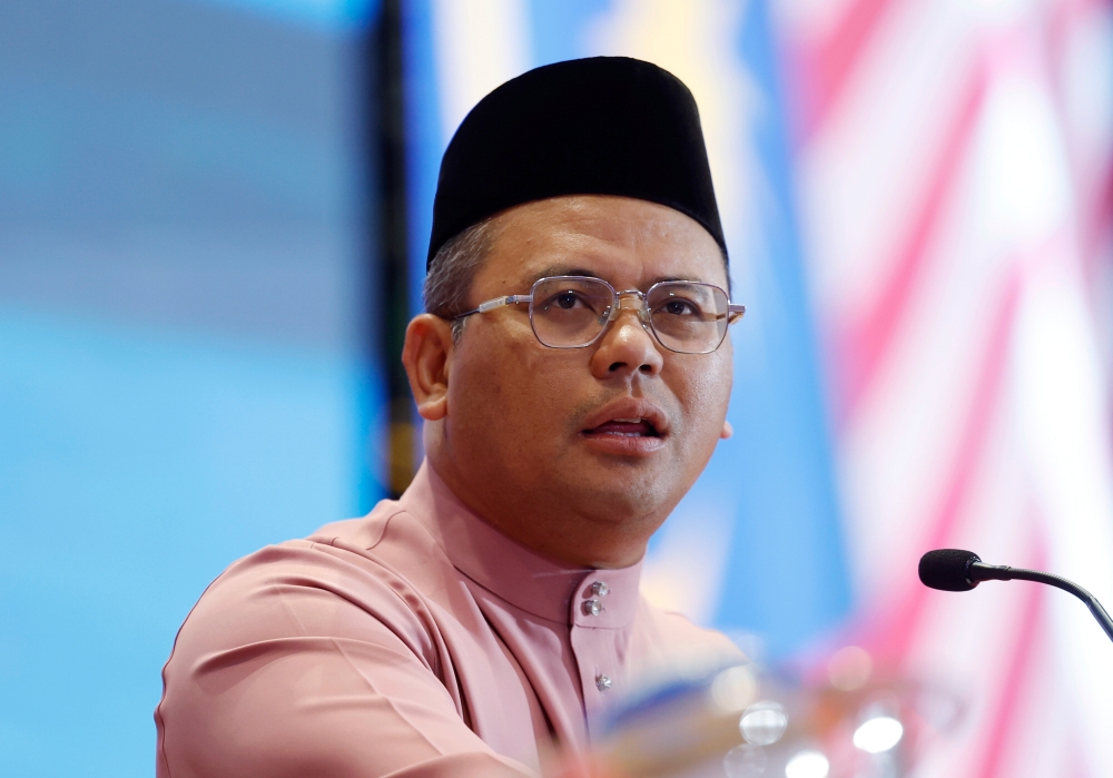 A file photograph shows Selangor Menteri Besar Datuk Seri Amirudin Shari giving a speech at the Dewan Jubli Perak Sultan Abdul Aziz in Shah Alam on Aug 5, 2024. — Bernama pic