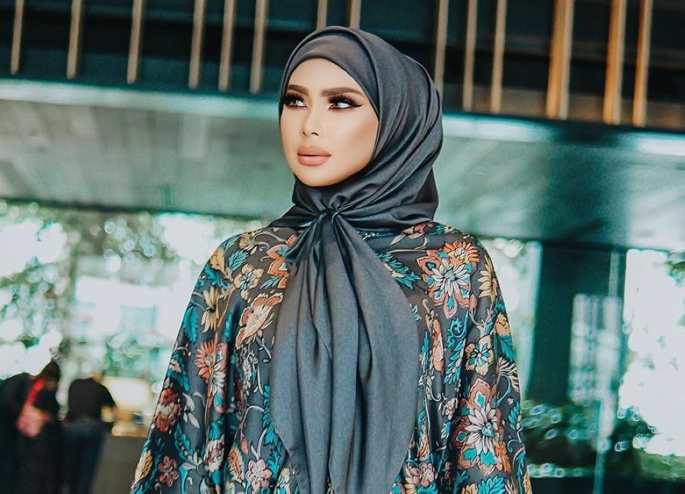 Mara chairman Datuk Asyraf Wajdi Dusuki has reiterated his call for actress Rozita Che Wan, 51, to attend discussions regarding the repayment of a debt amounting to nearly RM1 million. — Picture via Instagram/Rozita Che Wan